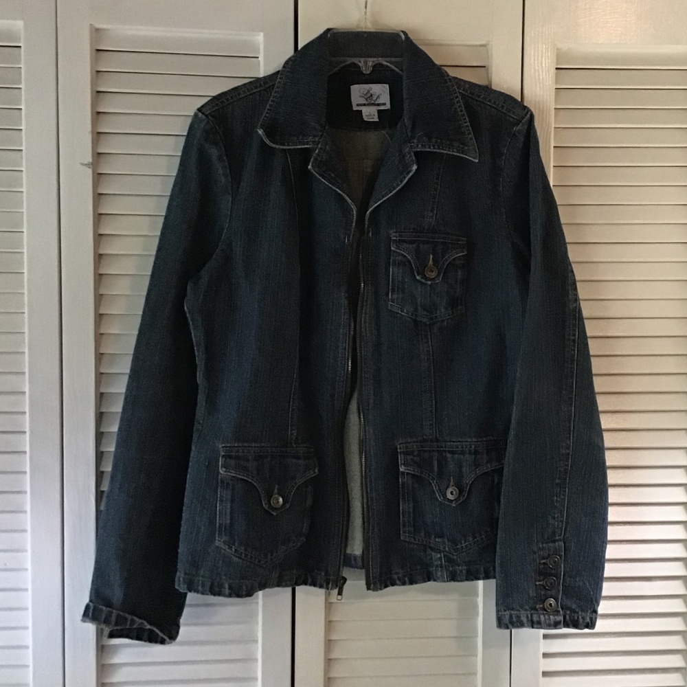 Ladies Denim Jacket Stylish. EUC.